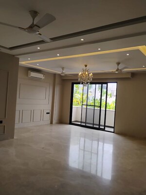 Room in 4 BHK Apartment at Bestech Park View Spa, Sector 47 – for Sale