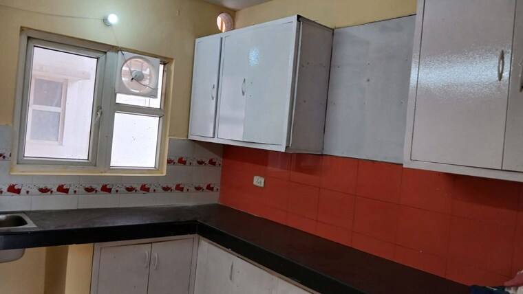 Kitchen, upavp-ganga-yamuna-and-hindon-enclave 4 Bedroom 2250 Sq.Ft. Apartment In Pratap Vihar Ghaziabad 10537395