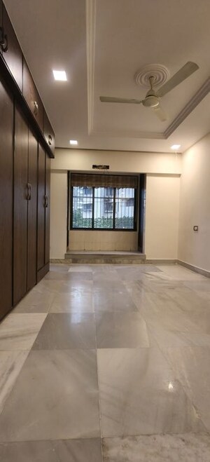 Room in 2 BHK Apartment at Purvi Apartment, Andheri West – for Rent