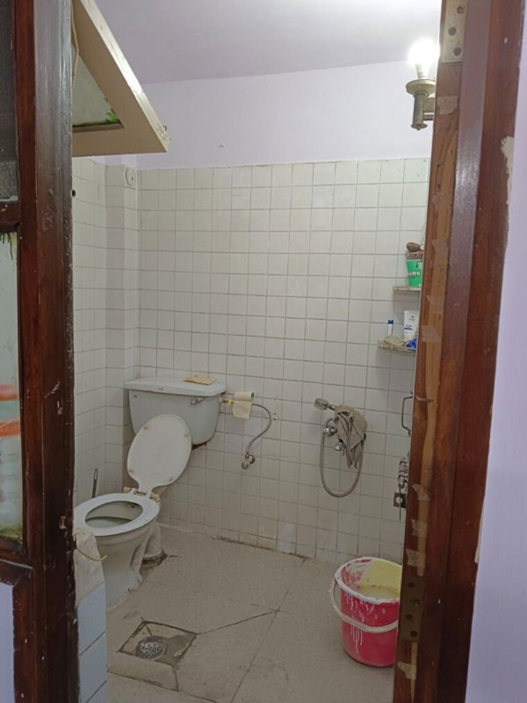 Bathroom, lajpat nagar 4 1 Bedroom 900 Sq.Ft. Builder Floor In Lajpat Nagar 4 Delhi 10537450