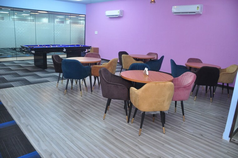 Team Area, arv-park Commercial Office Space in IT/SEZ 2200 Sq.Ft. In Sector 63 Noida 10537487