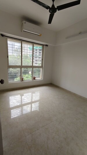 Room in 2 BHK Apartment at Lodha Amara, Kolshet Road – for Sale