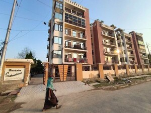  Apartment For Sale in Tajganj