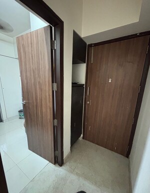 Room in 2 BHK Apartment at Lodha Amara, Kolshet Road – for Rent