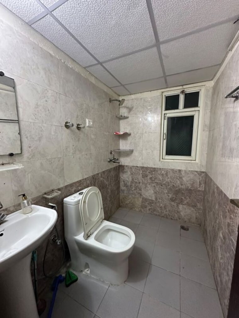 Bathroom, aims-golf-city 2.5 Bedroom 1150 Sq.Ft. Apartment In Sector 75 Noida 10537616