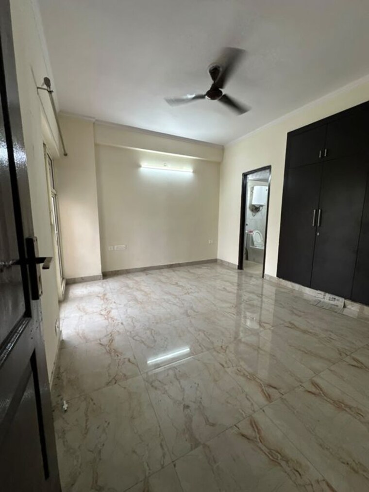 Bathroom, aims-golf-city 2.5 Bedroom 1150 Sq.Ft. Apartment In Sector 75 Noida 10537616