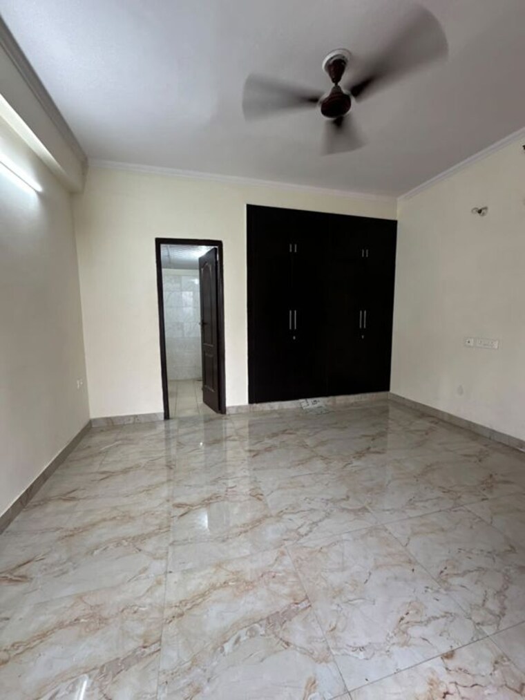 Room, aims-golf-city 2.5 Bedroom 1150 Sq.Ft. Apartment In Sector 75 Noida 10537616