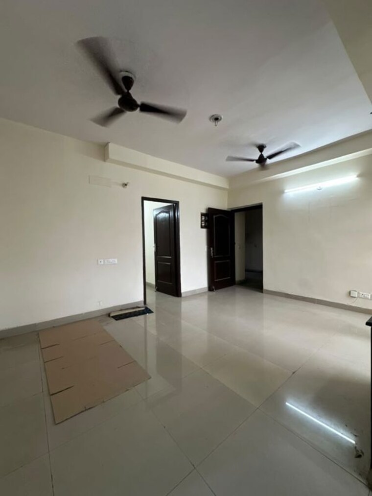 Hall, aims-golf-city 2.5 Bedroom 1150 Sq.Ft. Apartment In Sector 75 Noida 10537616