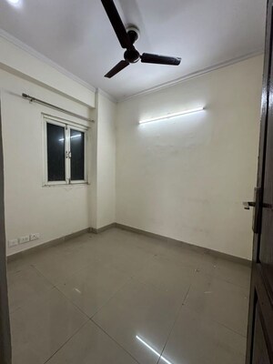 Room in 2.5 BHK Apartment at Aims Golf City, Sector 75 – for Rent