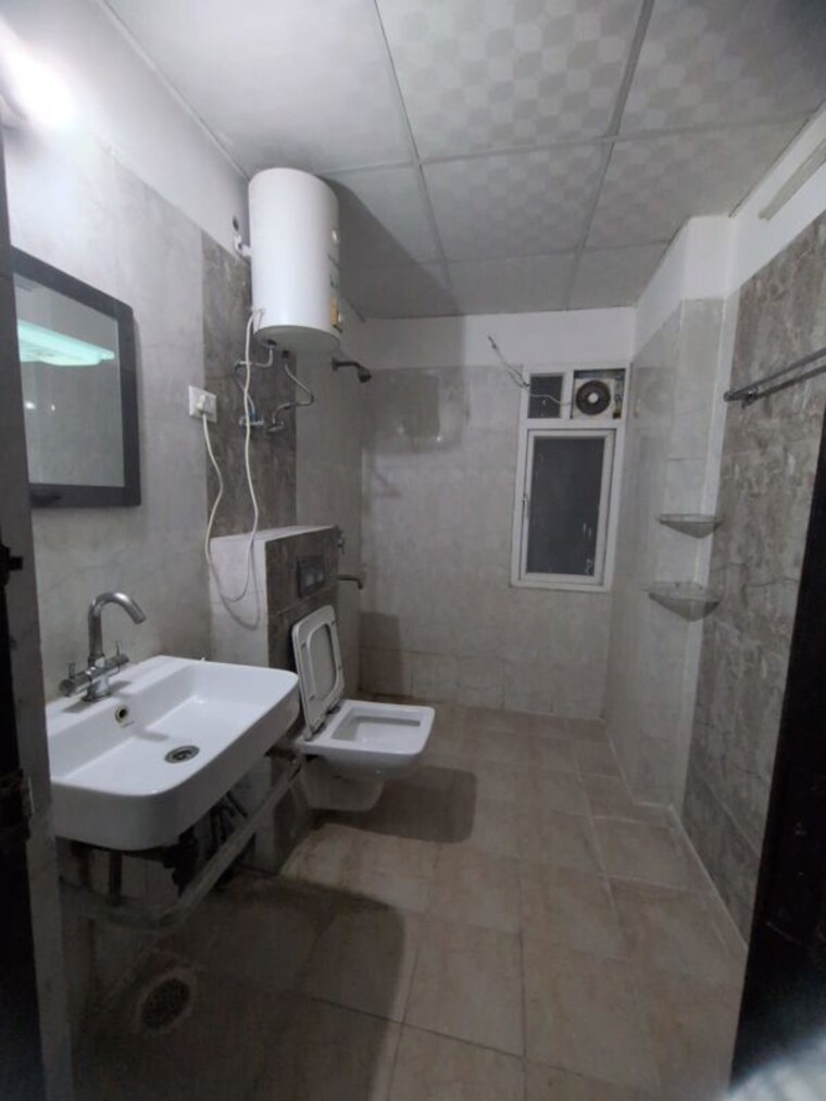 Bathroom, panchsheel-pratistha 3 Bedroom 1550 Sq.Ft. Apartment In Sector 75 Noida 10537662