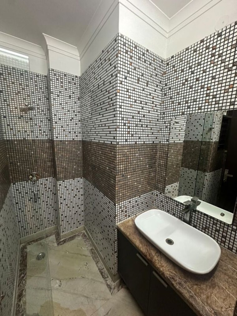 Bathroom, palam-vihar-residents-association 3 Bedroom 1800 Sq.Ft. Builder Floor In Palam Vihar Gurgaon 10537668