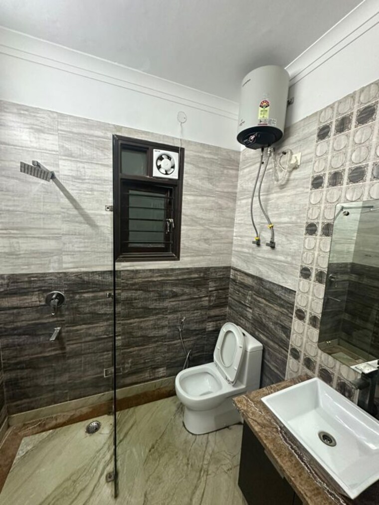 Bathroom, palam-vihar-residents-association 3 Bedroom 1800 Sq.Ft. Builder Floor In Palam Vihar Gurgaon 10537668