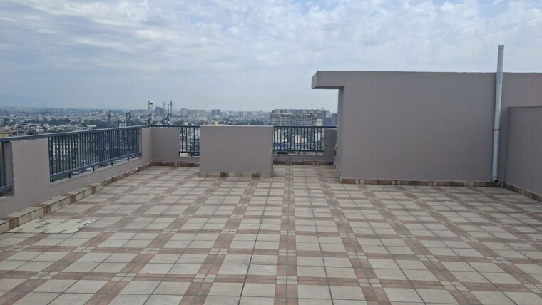 Terrace, vip road 3 Bedroom 2048 Sq.Ft. Apartment In Vip Road Zirakpur 10537680