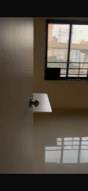 Room in 2 BHK Apartment at Satguru Solitaire, Thane West – for Rent