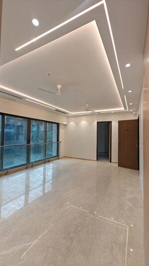 Room in 4 BHK Apartment at Kala Nagar CHS, Bandra East – for Rent