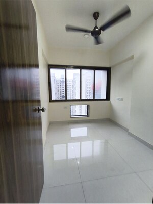 Room in 2 BHK Apartment at Teenmurti Summit, Borivali East – for Rent