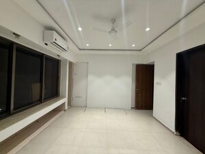 Room in 3 BHK Apartment at Byculla West – for Rent