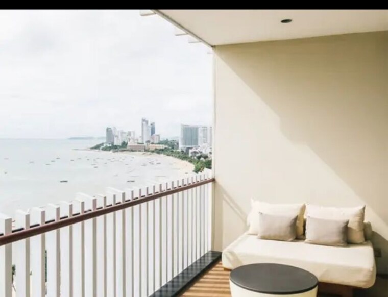 Balcony, k-raheja-valletta 5 Bedroom 5500 Sq.Ft. Apartment In Juhu Mumbai 10537739