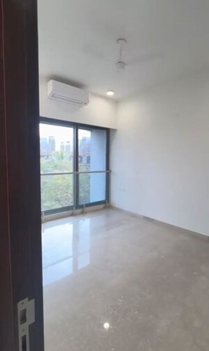 Room in 3 BHK Apartment at Godrej BKC, Bandra East – for Rent