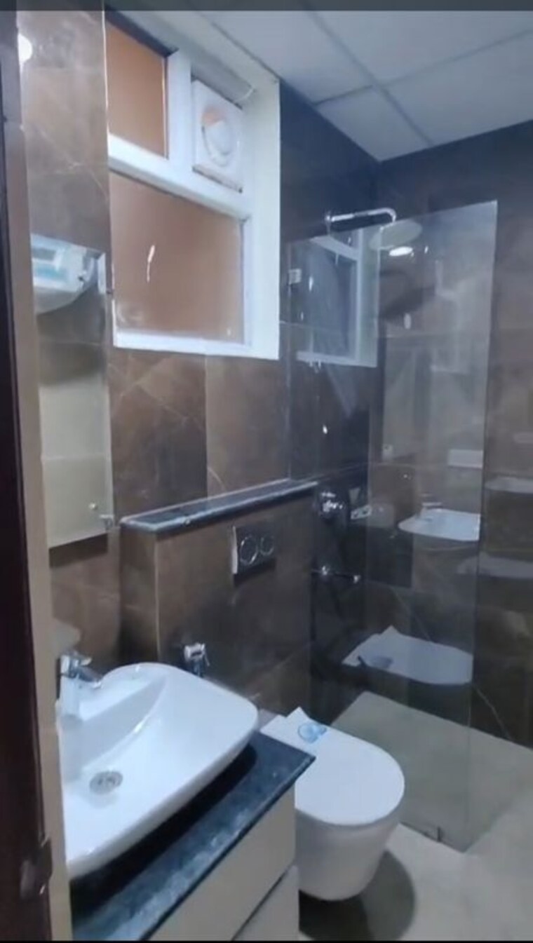 Bathroom, vip road 3 Bedroom 1550 Sq.Ft. Apartment In Vip Road Zirakpur 10537752