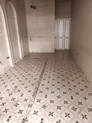 Room in  Shop at Chadda Crescent, Vashi Sector 17 – for Rent