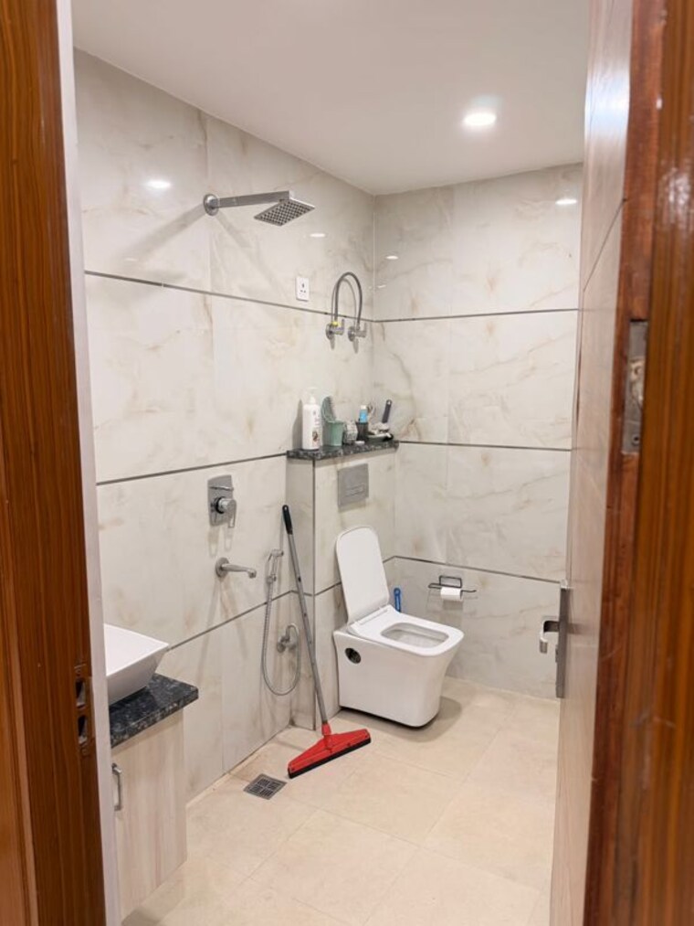 Bathroom, mandi 3 Bedroom 1350 Sq.Ft. Apartment In Mandi Delhi 10537771