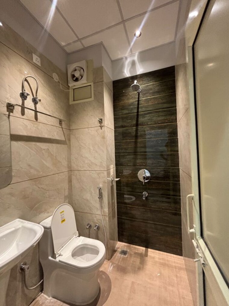 Bathroom, penta-homes 1 Bedroom 900 Sq.Ft. Apartment In Vip Road Zirakpur 10537792