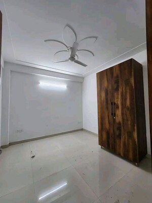Room in 1 BHK Builder Floor at Palm Residency Chhatarpur, Chattarpur – for Rent