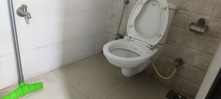 Bathroom, omkar-the-summit-business-bay Commercial Office Space 650 Sq.Ft. In Andheri East Mumbai 10537795
