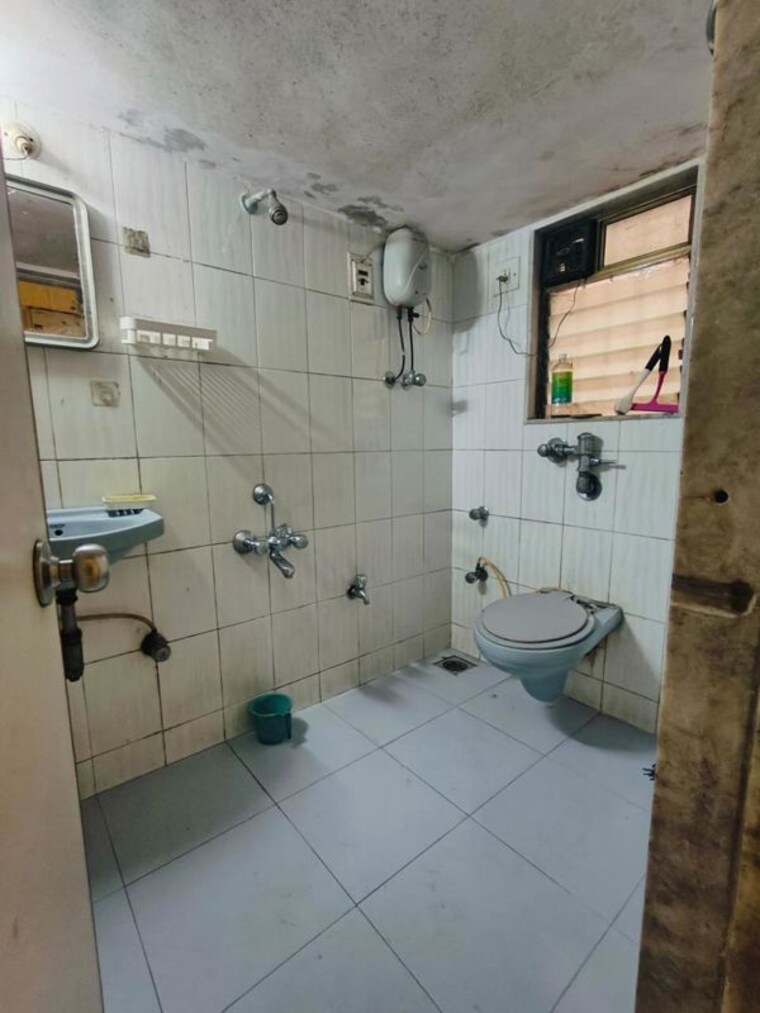 Bathroom, malad-apartment 1 Bedroom 4504000 Sq.Ft. Apartment In Malad West Mumbai 10537806