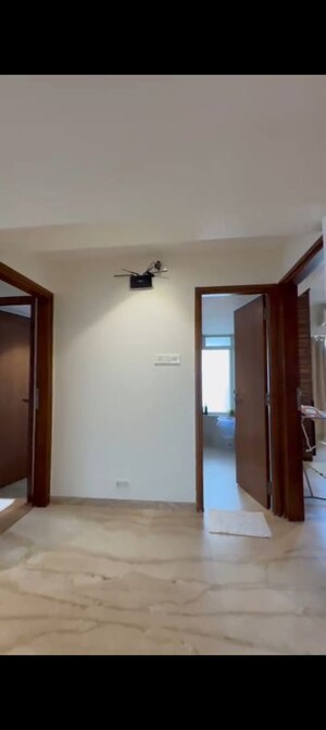 Room in 3 BHK Apartment at Bhoomi Tower Santacruz East, Santacruz East – for Rent