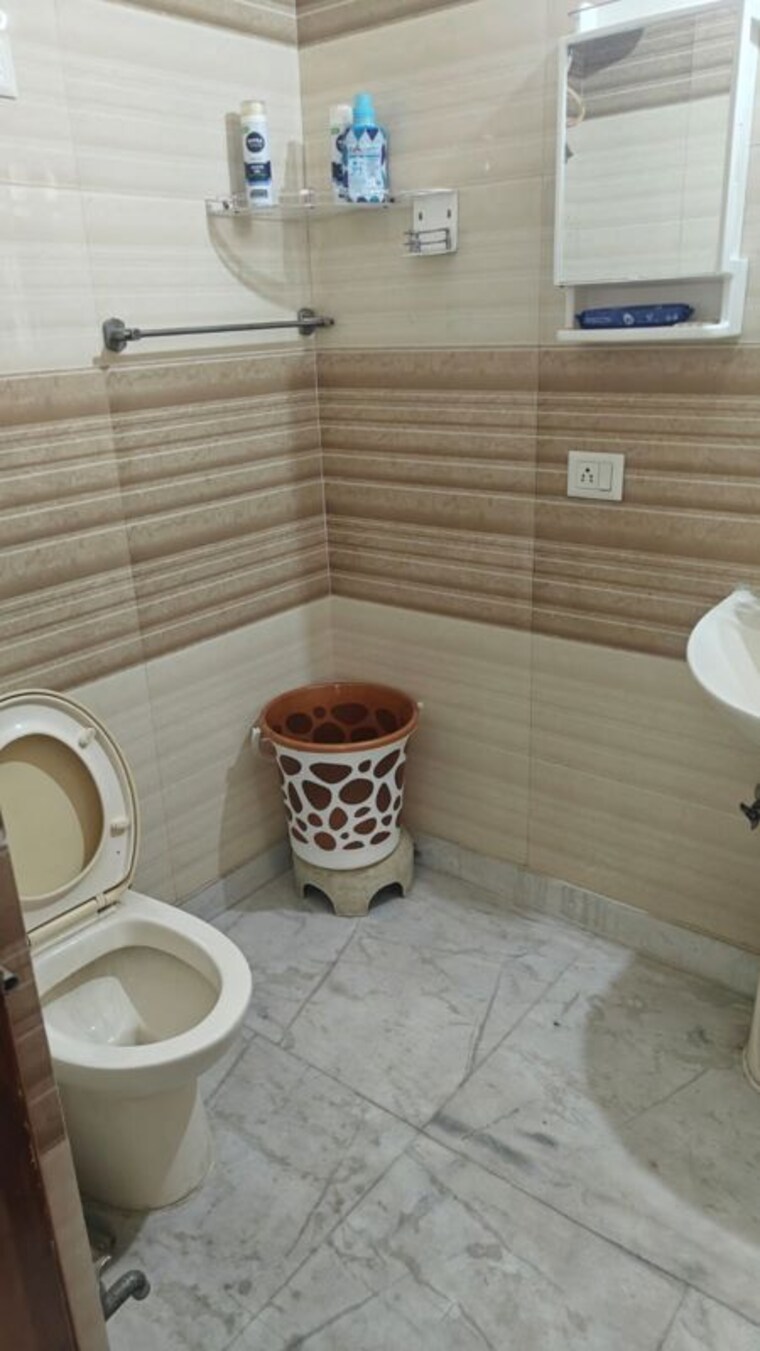 Bathroom, palam-vihar-residents-association 2 Bedroom 1200 Sq.Ft. Builder Floor In Palam Vihar Gurgaon 10537839