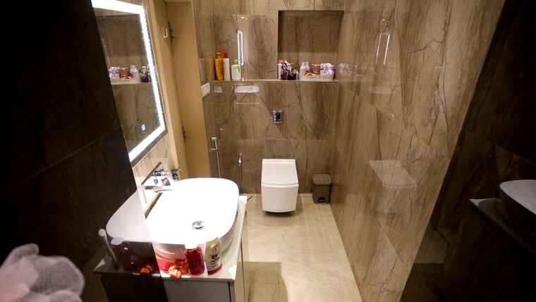 Washroom, hiranandani-gardens-eden-bungalows 3 Bedroom 1925 Sq.Ft. Apartment In Powai Mumbai 10535304