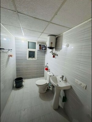 Bathroom in 3 BHK Apartment at Hazratganj – for Rent