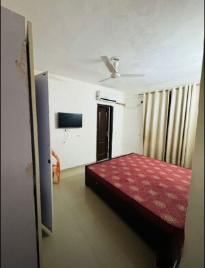 Bedroom in 3 BHK Apartment at Hazratganj – for Rent