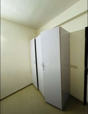 Room in 3 BHK Apartment at Hazratganj – for Rent