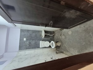 Bathroom in 2.5 BHK Builder Floor at Mayur Vihar – for Rent