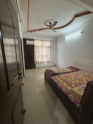2 BHK Apartment For Rent in Husainganj