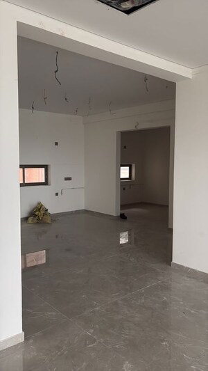 Room in 4 BHK Apartment at Frontline Seven, Kokapet – for Rent