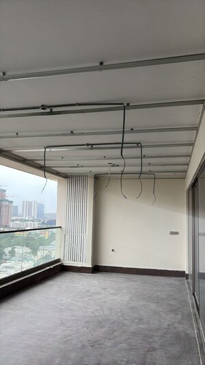 Room in 4 BHK Apartment at Frontline Seven, Kokapet – for Rent