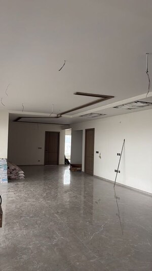 Room in 4 BHK Apartment at Frontline Seven, Kokapet – for Rent