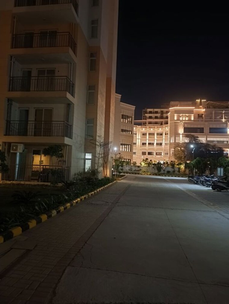  Parking, rof-amaltas 2.5 Bedroom 645 Sq.Ft. Apartment In Sector 92 Gurgaon 10537928