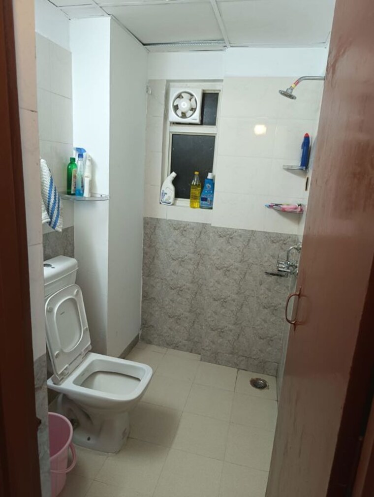 Bathroom, rof-amaltas 2.5 Bedroom 645 Sq.Ft. Apartment In Sector 92 Gurgaon 10537928