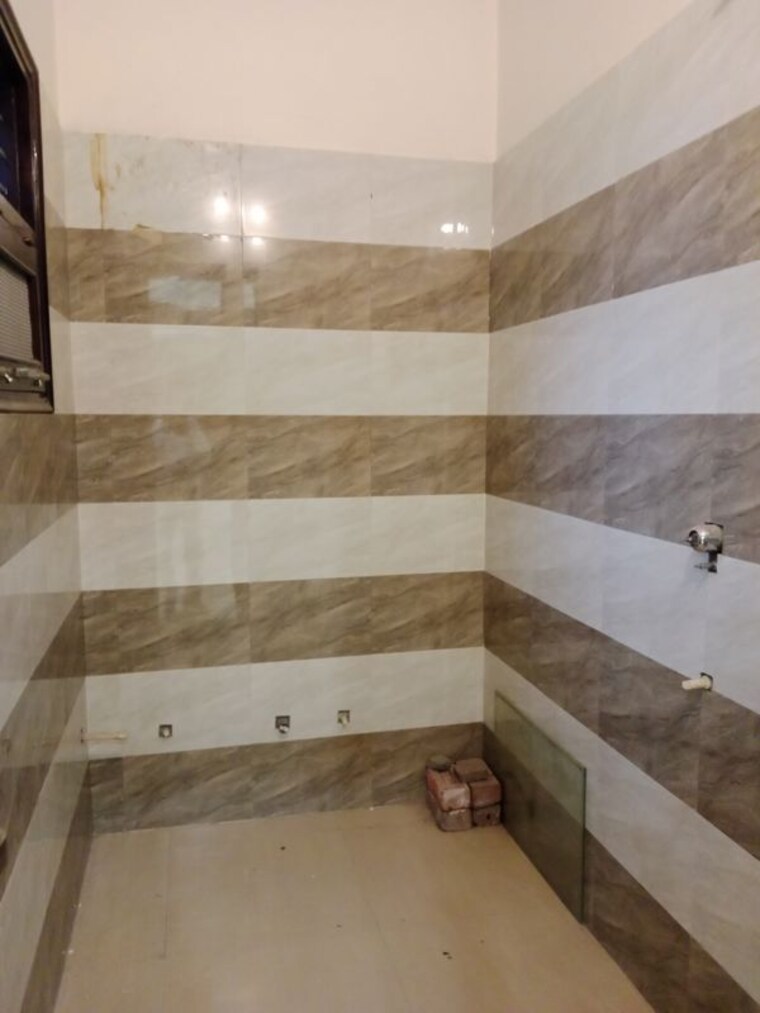 Bathroom, sector 18 2.5 Bedroom 1952 Sq.Ft. Builder Floor In Sector 18 Panipat 10537935