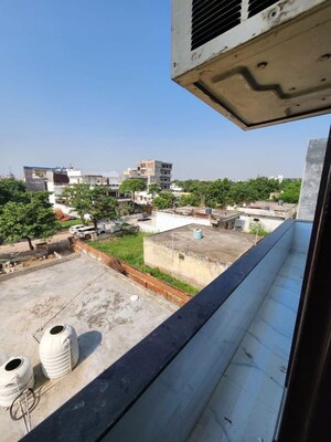 Balcony in  Pg at Ansal Golf Links 1 – for Rent