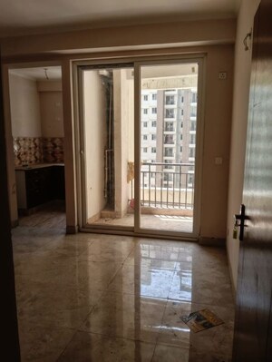 Room in 3 BHK Apartment at Amrapali Verona Heights, Tech Zone 4 Greater Noida – for Rent