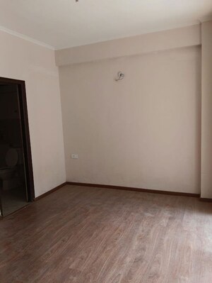 Room in 3 BHK Apartment at Amrapali Verona Heights, Tech Zone 4 Greater Noida – for Rent