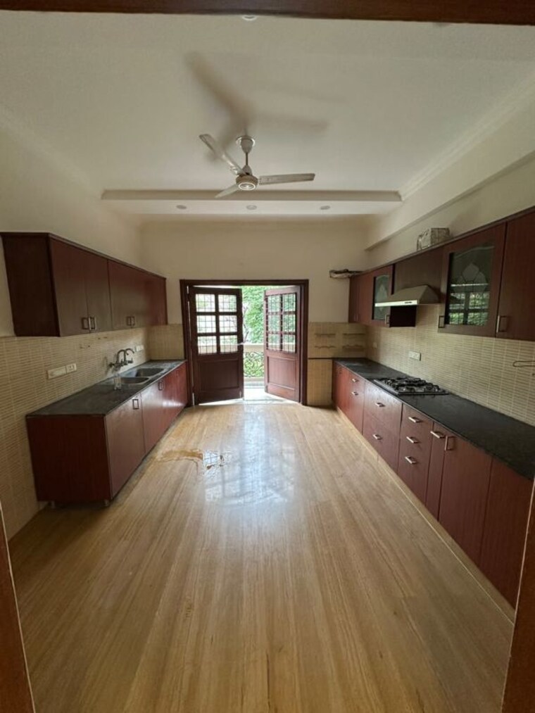 Kitchen, unitech-vista-villas 3.5 Bedroom 3200 Sq.Ft. Builder Floor In Sector 45 Gurgaon 10537952