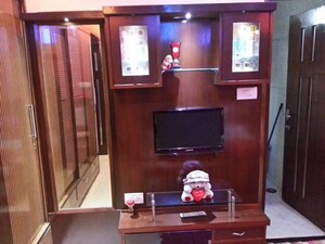 Furnished Amenities in 4 BHK Apartment at Sector 20 – for Rent