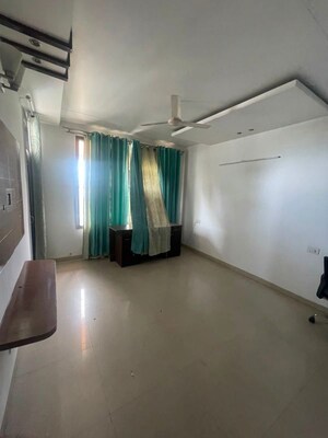Room in 3 BHK Apartment at Sector 20 – for Rent